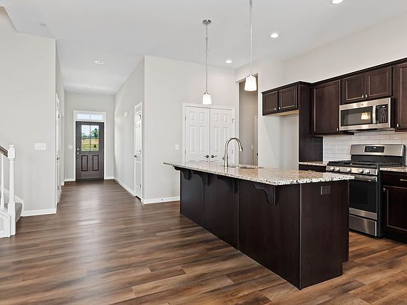 2nd image of 733 Aurora Dr