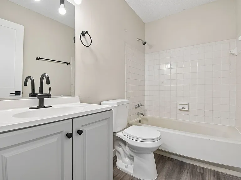 1385 Country Side Dr — Photo 15