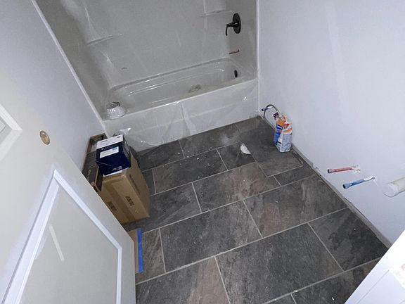 5th image of 107 Stone Leigh Dr Lot 1