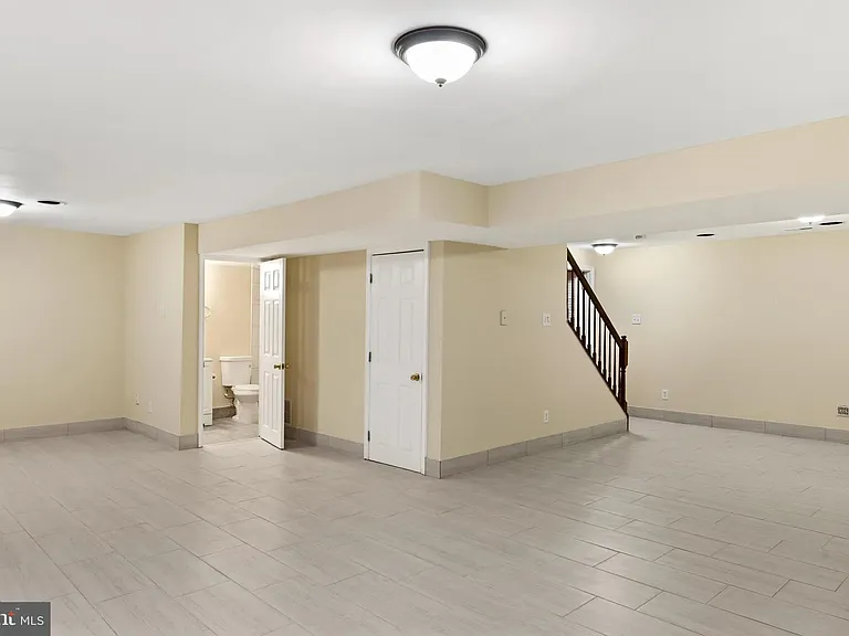4704 Denview Way — Photo 24