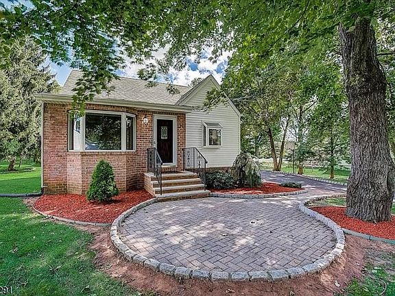 2nd image of 14 Charlotte Dr
