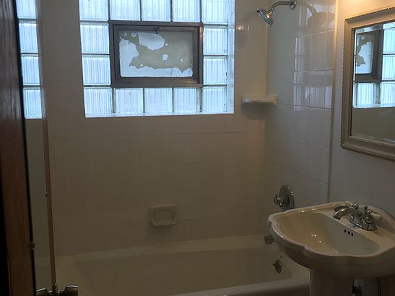 4th image of 1823 S Harlem Ave APT 1F