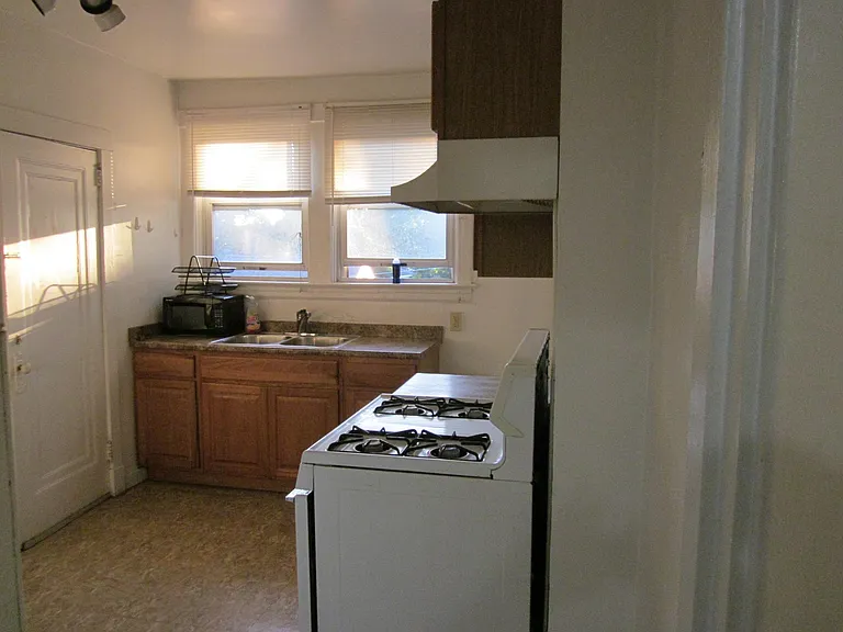 5900 Phillips Ave #2 — Photo 17