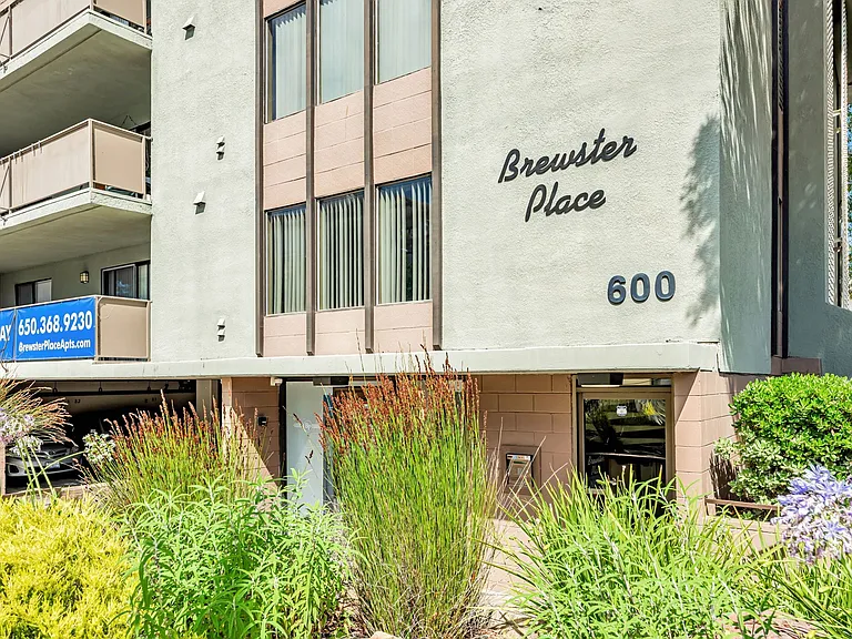 Brewster Place — Photo 2