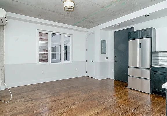 5th image of 31-19 37th Ave Unit 3H