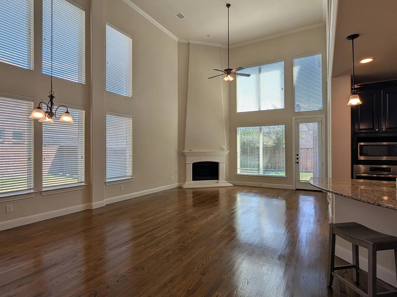4 bed, 3.5 bath, 3388 sqft, $3,475 — Photo 3