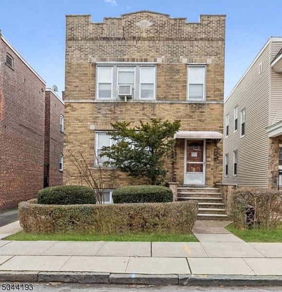 1st image of 27 Lindsley Pl