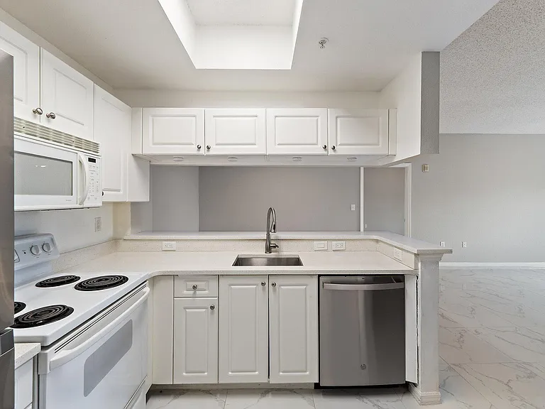 2917 Tuscany Ct #302 — Photo 13
