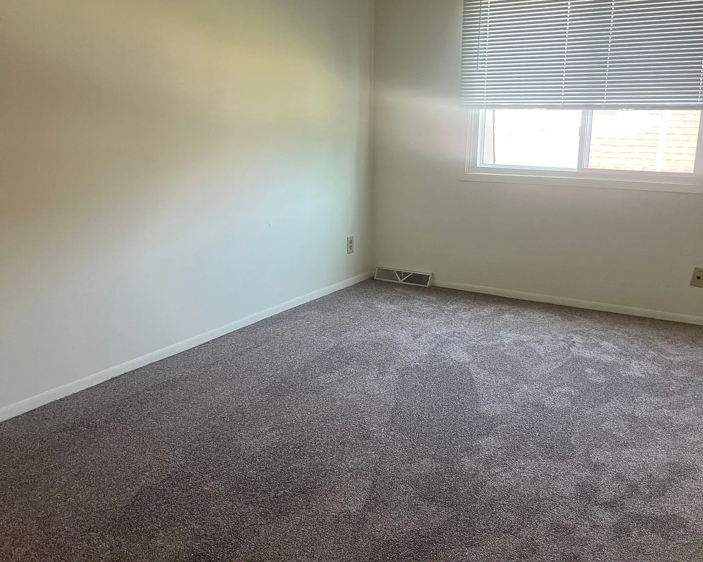 3 bed, 1250 sqft, $1,950 — Photo 3