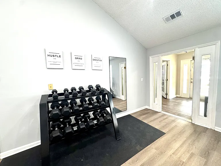 Willow Bend Apartments — Photo 16