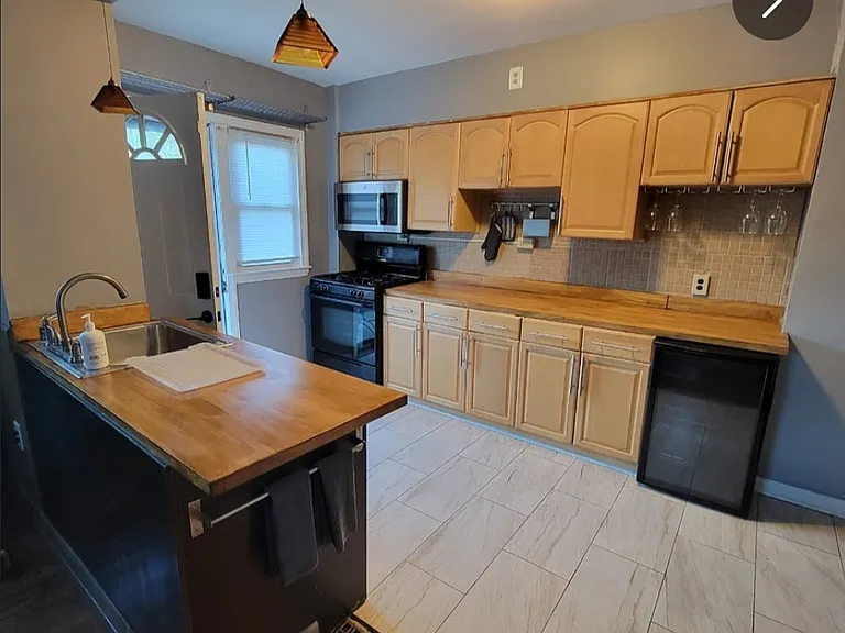 5921 Fenwick Ave — Photo 3