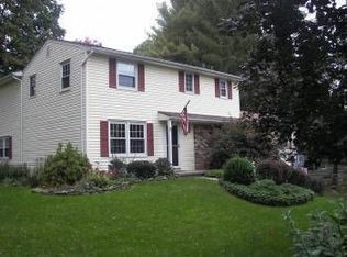 17 Laureldale Dr, Pittsford, NY 14534