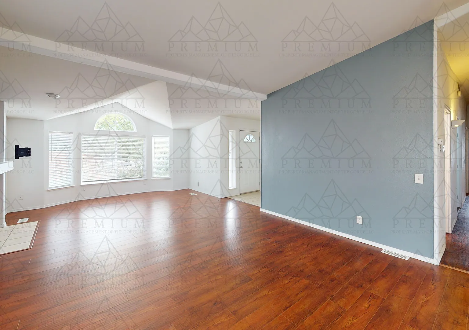 3 Bedroom Home in Odell Oregon — Photo 1