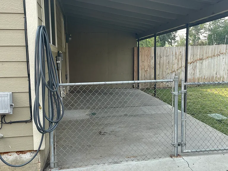 1427 Kimball Ave — Photo 3