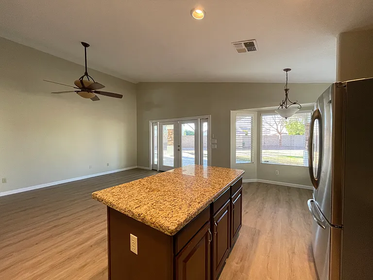 742 N Slate St — Photo 8
