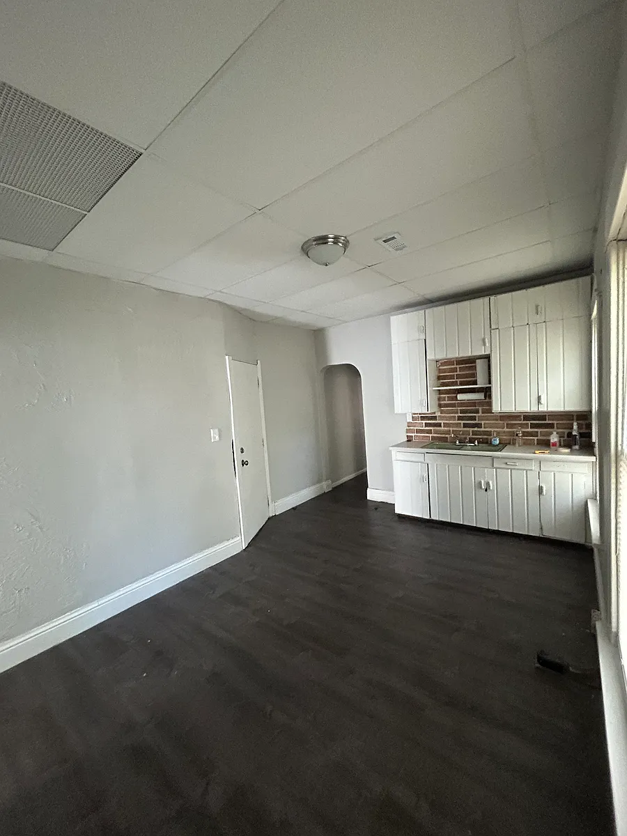 Building Photo - 147 S Kansas Ave #4