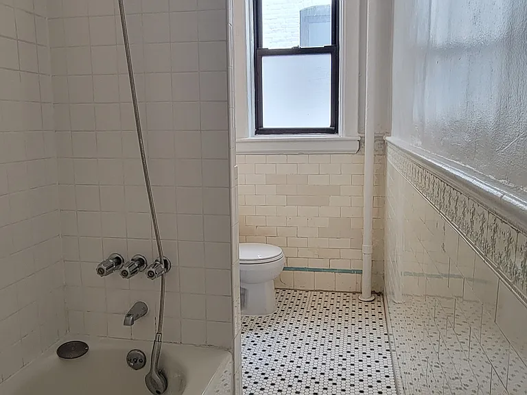 570 5th St #3 — Photo 18