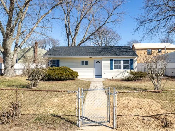 3 Emerald Lane N, Amityville, NY 11701