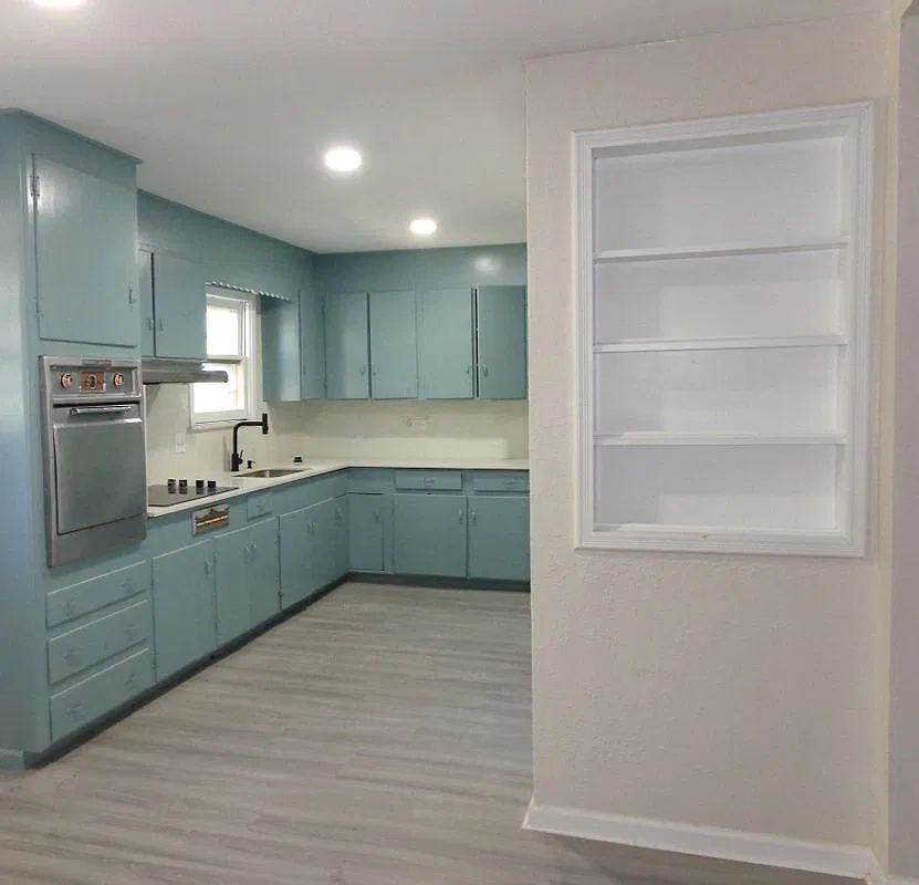 4 bed, 2.0 bath, 2010 sqft, $2,200 — Photo 2