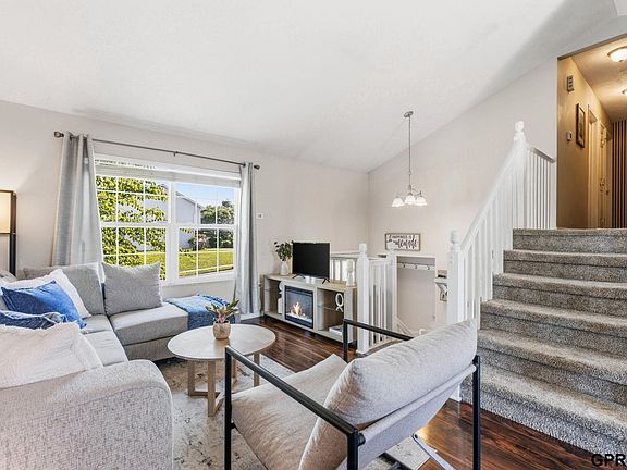 4th image of 17625 Josephine St