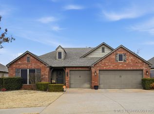 513 W 51st Pl, Sand Springs, OK 74063