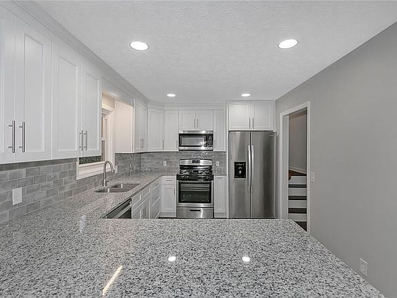 4th image of 308 Southfork Ct