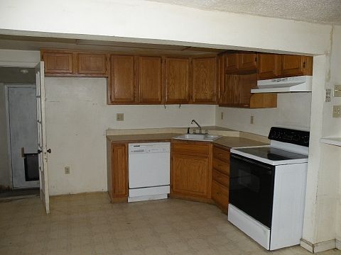 4th image of 2749 W Harvard Ave