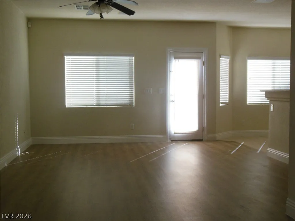 3 bed, 2.5 bath, 1796 sqft, $1,950 — Photo 4