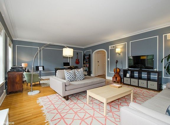 3rd image of 2044 W Farwell Ave APT 1E