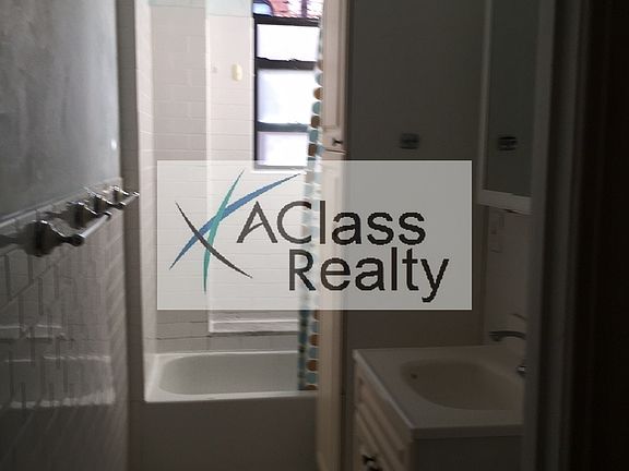 5th image of 3005 47th St
