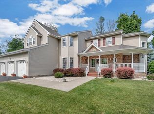 34 Firethorn Dr, Wappingers Falls, NY 12590