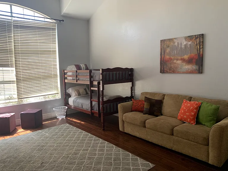 548 W Mendoza Ave — Photo 5
