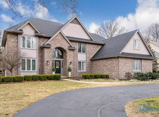 8807 Royal Oak Dr, Holland, OH 43528
