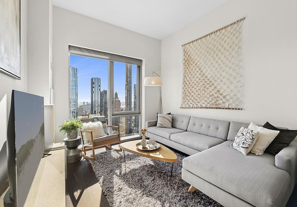 1st image of 100 W 31st St APT 42K