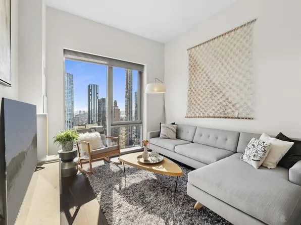 100 West 31st Street image 1 of 13