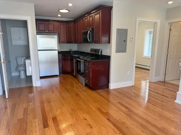 52 Waterhouse St #3, Somerville, MA 02144