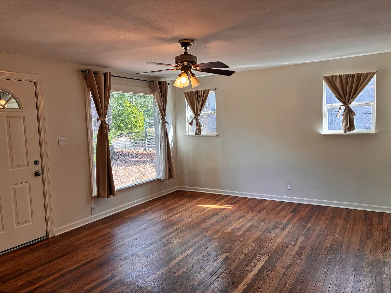 2 bed, 856 sqft, $2,200 — Photo 1