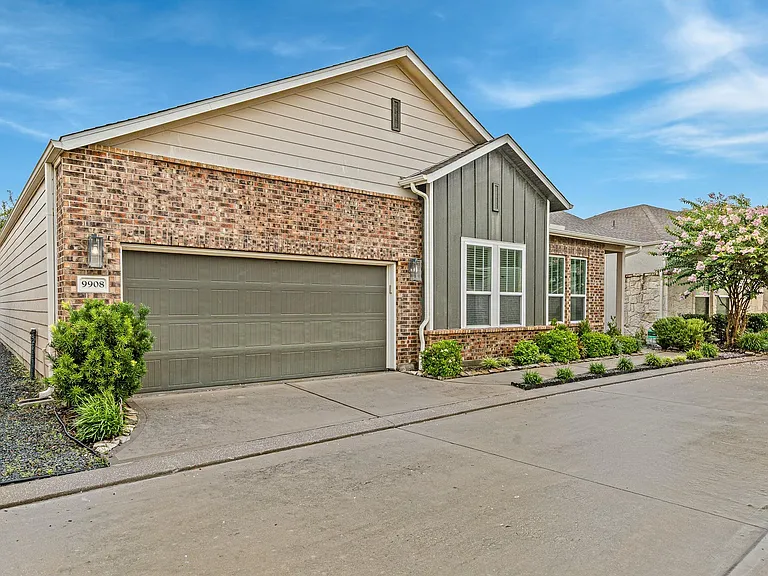 9908 Prairie House Ln — Photo 2