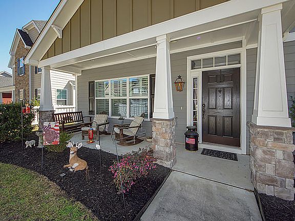 2nd image of 211 Comiskey Park Cir