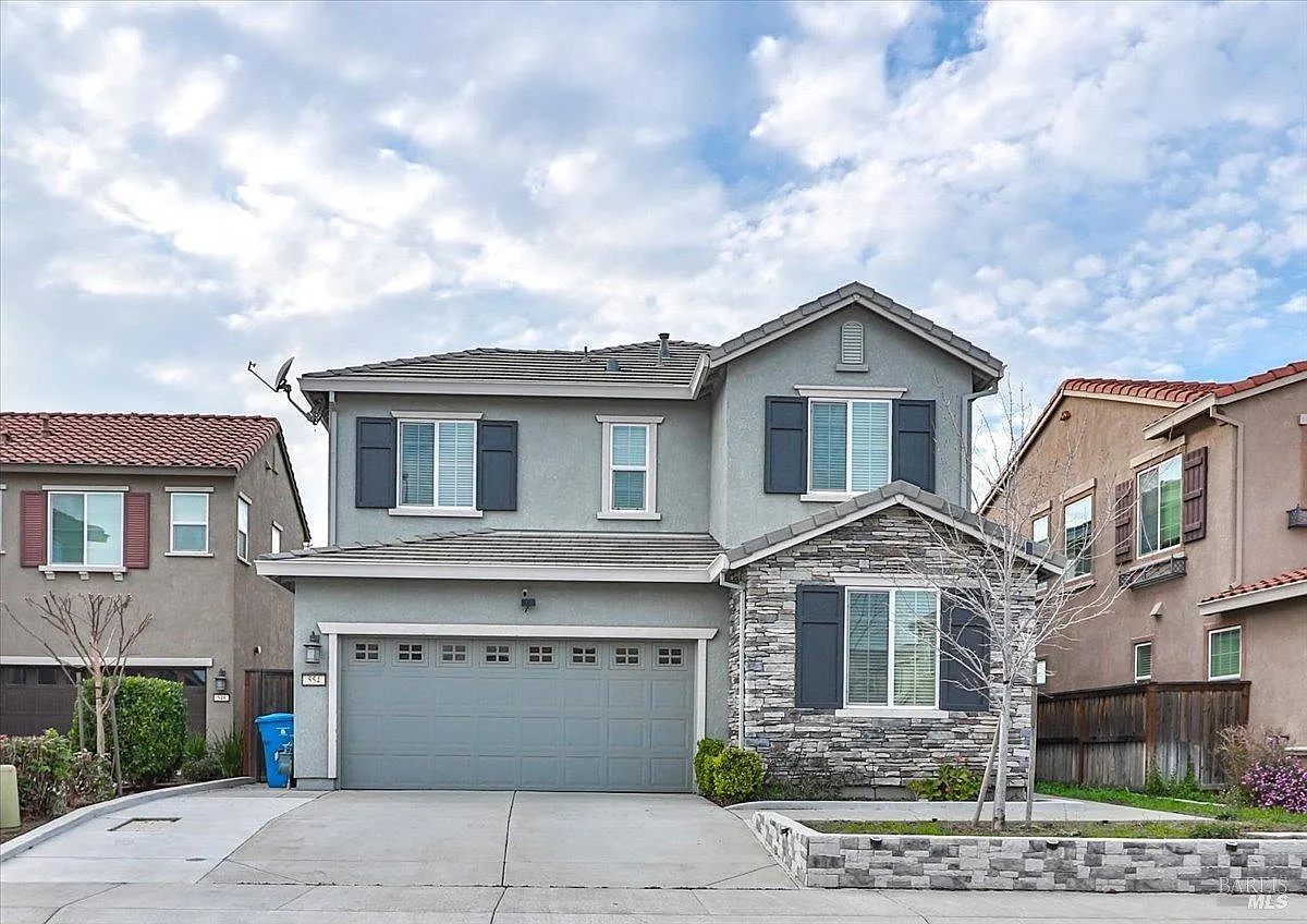 554 Sitka Drive photo 1