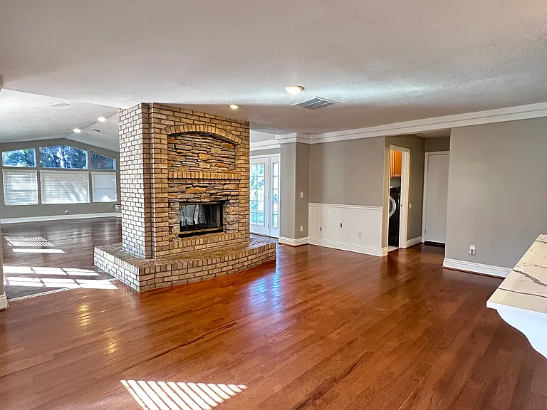 2123 Deland Ct — Photo 9