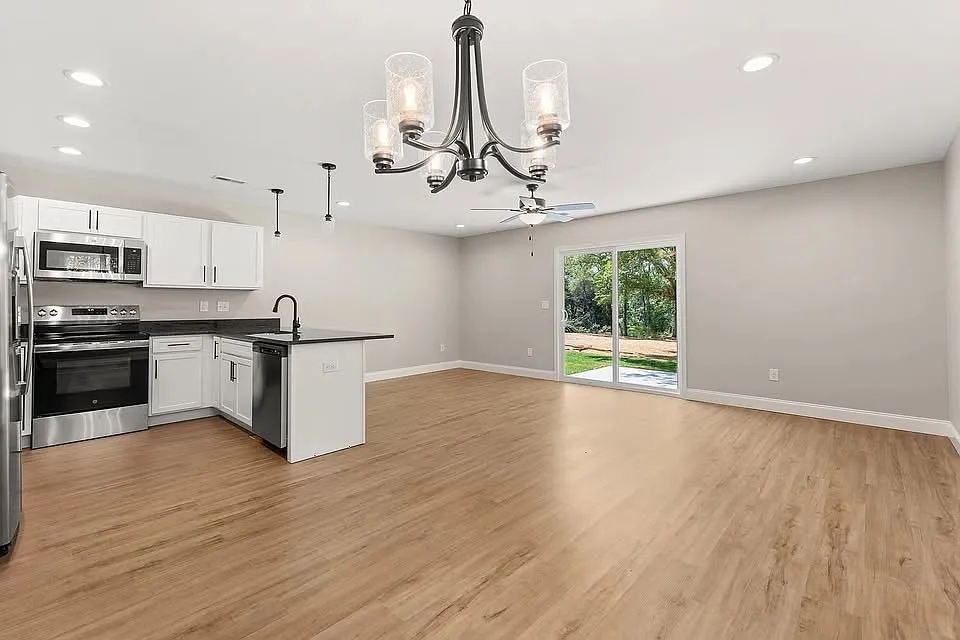3 bed, 1404 sqft, $1,745 — Photo 4