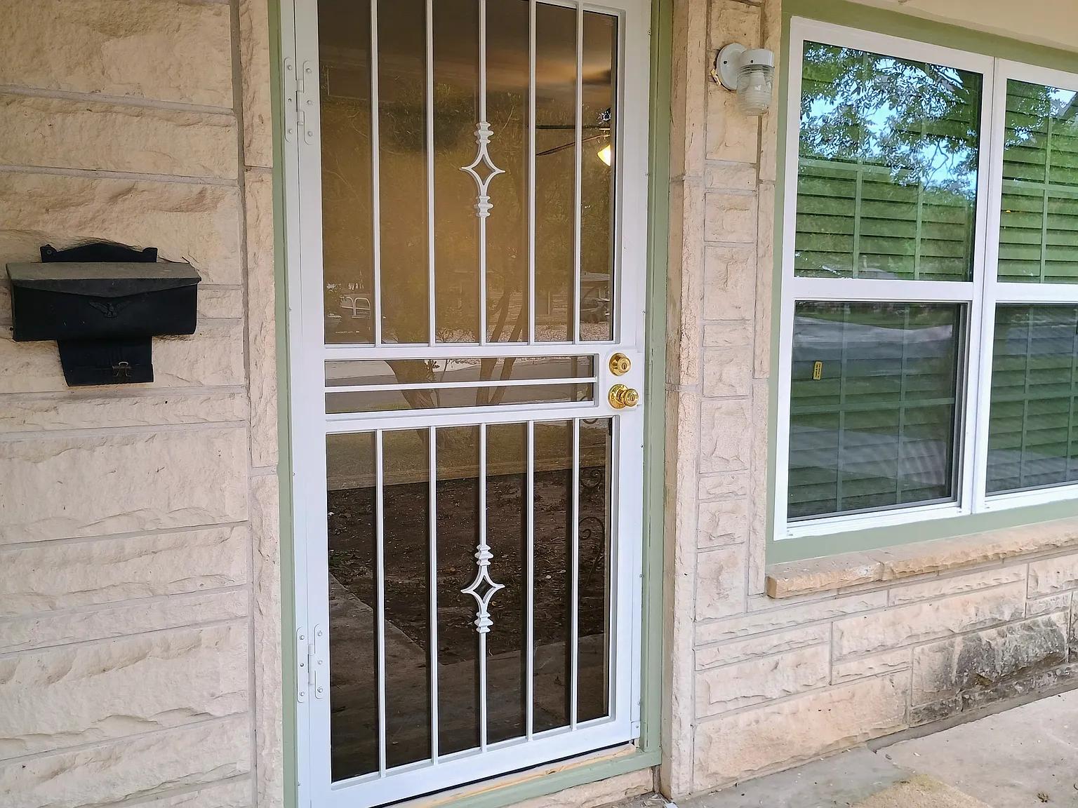 4 bed, 1445 sqft, $1,800 — Photo 2