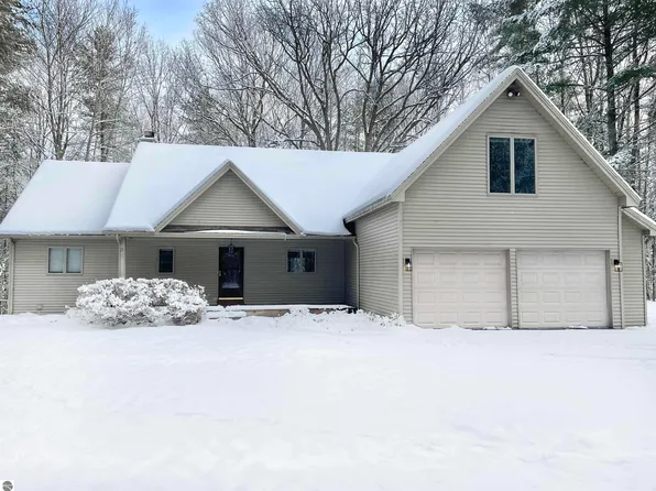 8722 Trezwood Trl, Traverse City, MI 49685