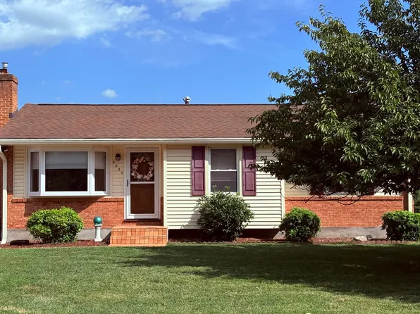 3920 Meadowlark Rd, Roanoke, VA 24018