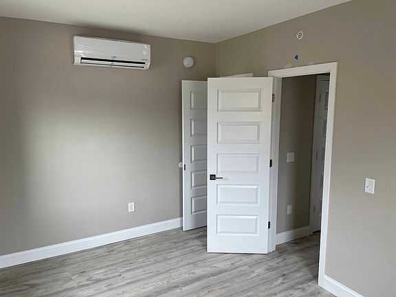 4th image of 704 8th St #305