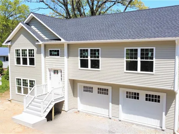 142 Pine Hill Rd, Scituate, RI 02857