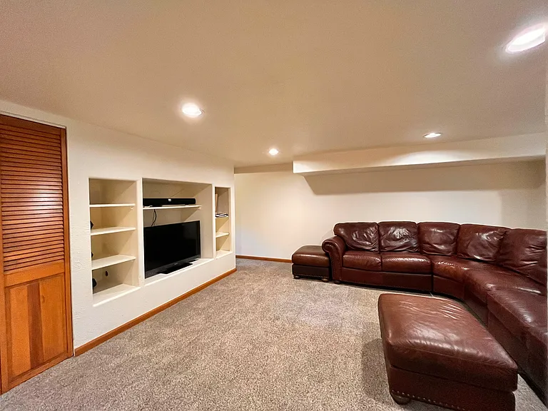 East St — Photo 3