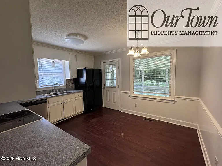 3003 Woodgreen Dr N — Photo 5