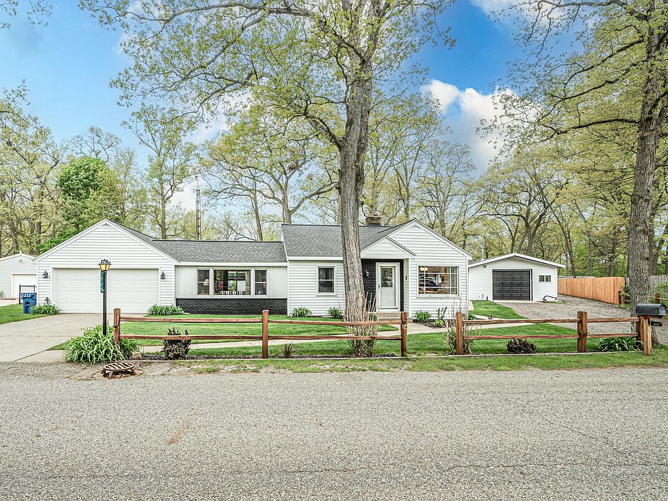 1st image of 1969 Oakcliff Dr NE